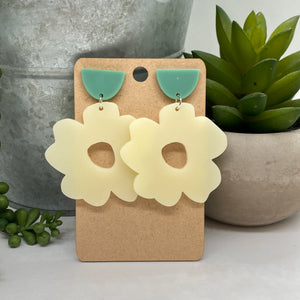 Sage Acrylic Post with Ivory Acrylic Flower Drop